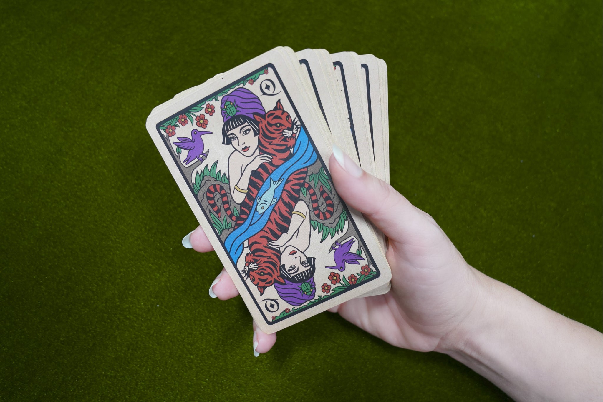 Qveen Oracle Deck